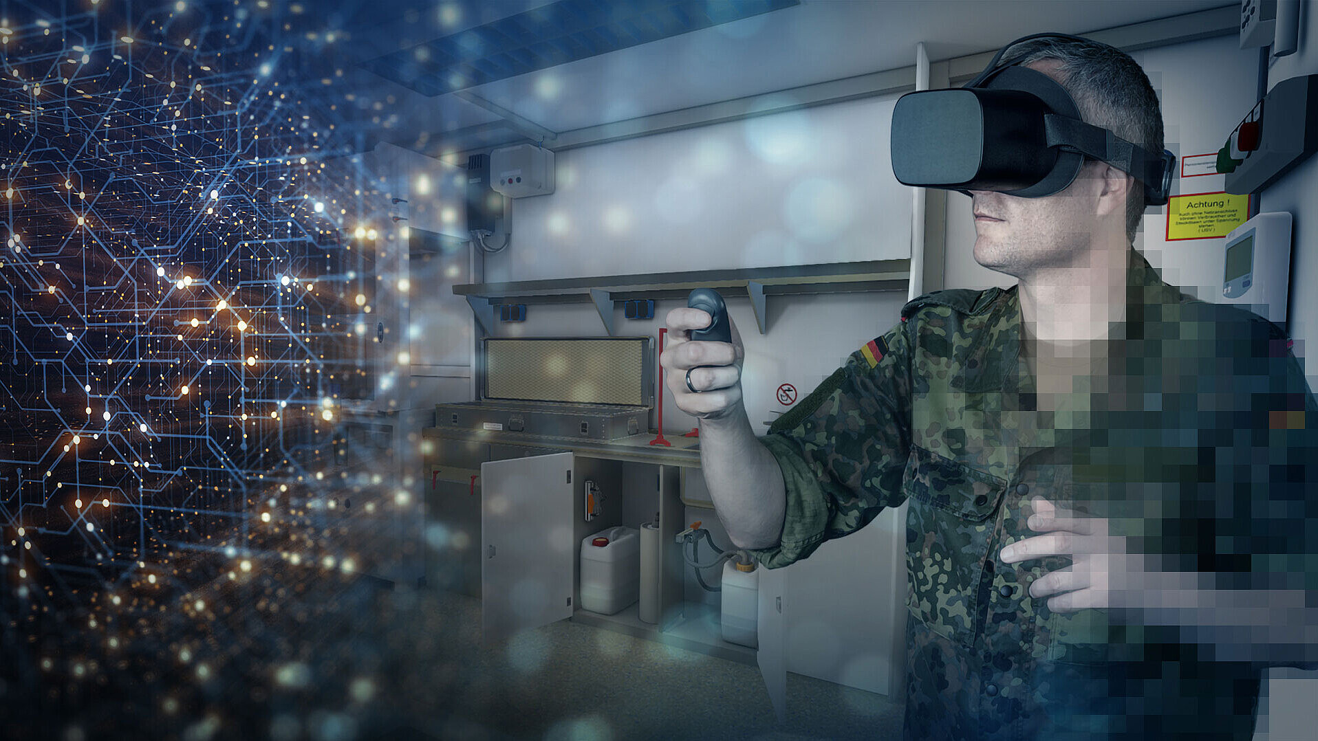 Soldat trägt VR Brille und Steuerungunits in einem Ausbildungsraum