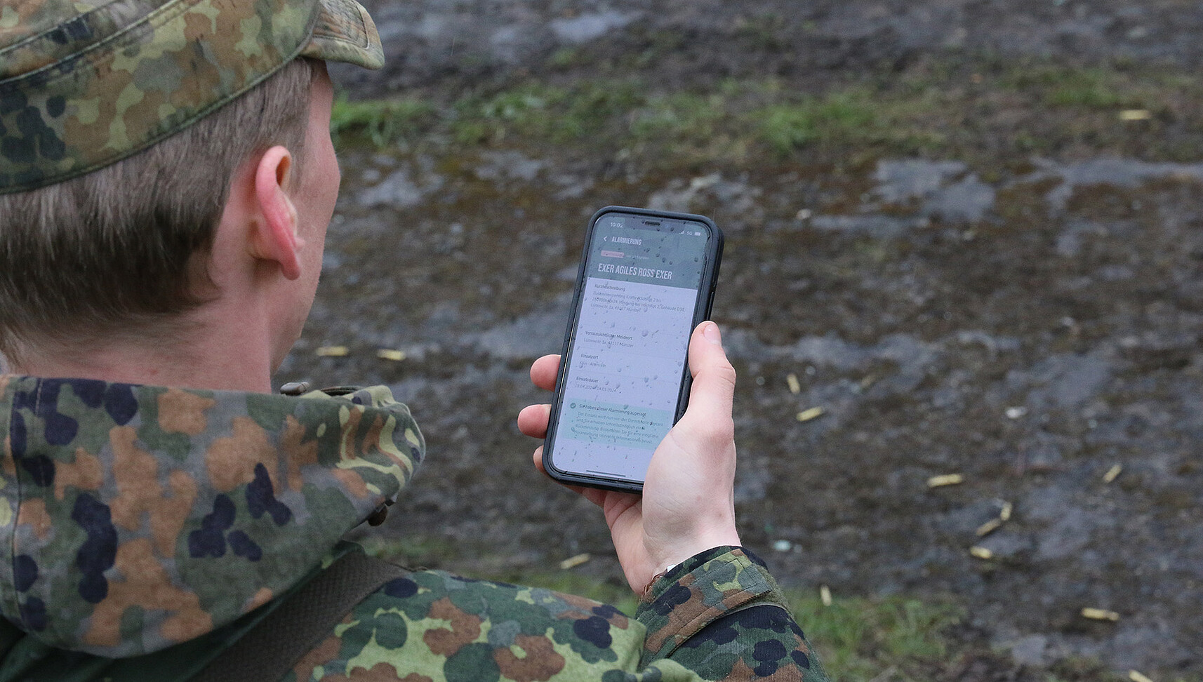 Soldat verwendet Anwendung „Meine Reserve“ und alarmiert per Push-Benachrichtigungen Reservist*innen
