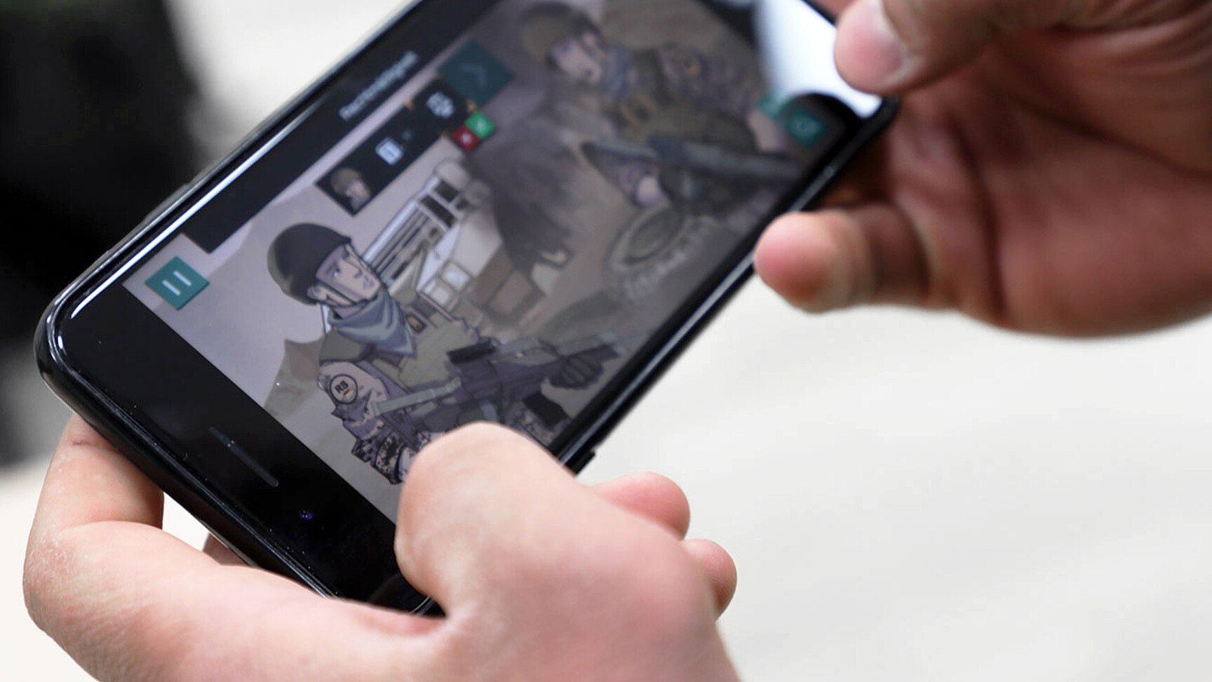 Smartphone mit Inhalt der App „Cyber Mission – Befehlsrecht“ @ CIH
