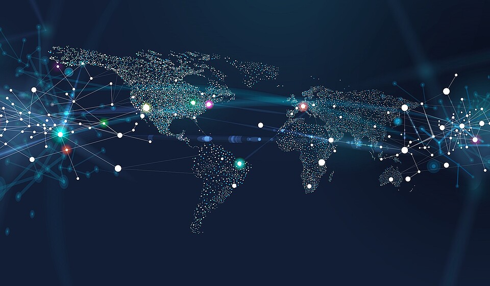 Weltkarte mit abstraktem Netzwerk-Hintergrund © AF-studio/iStock