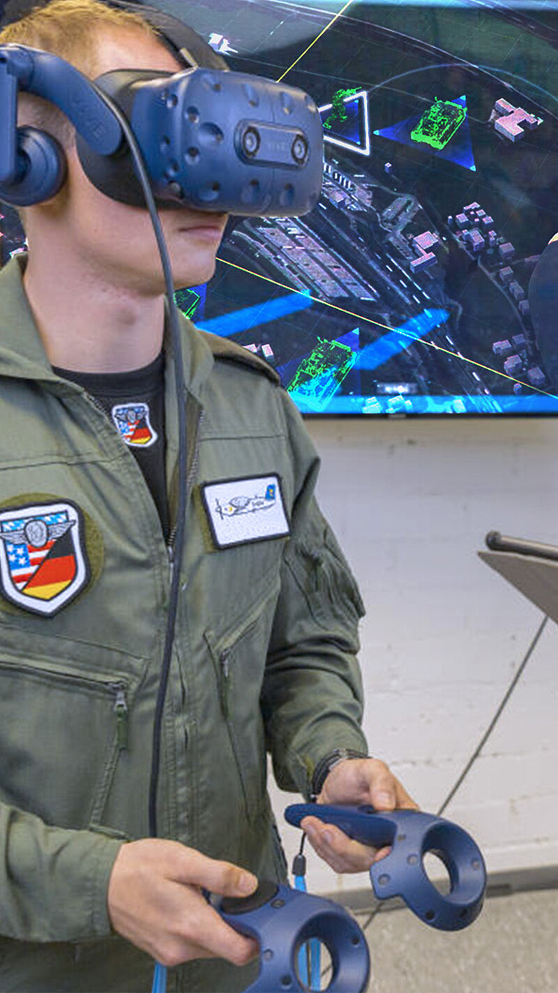 © Bundeswehr/Zielonka /BWI GmbH (m.)