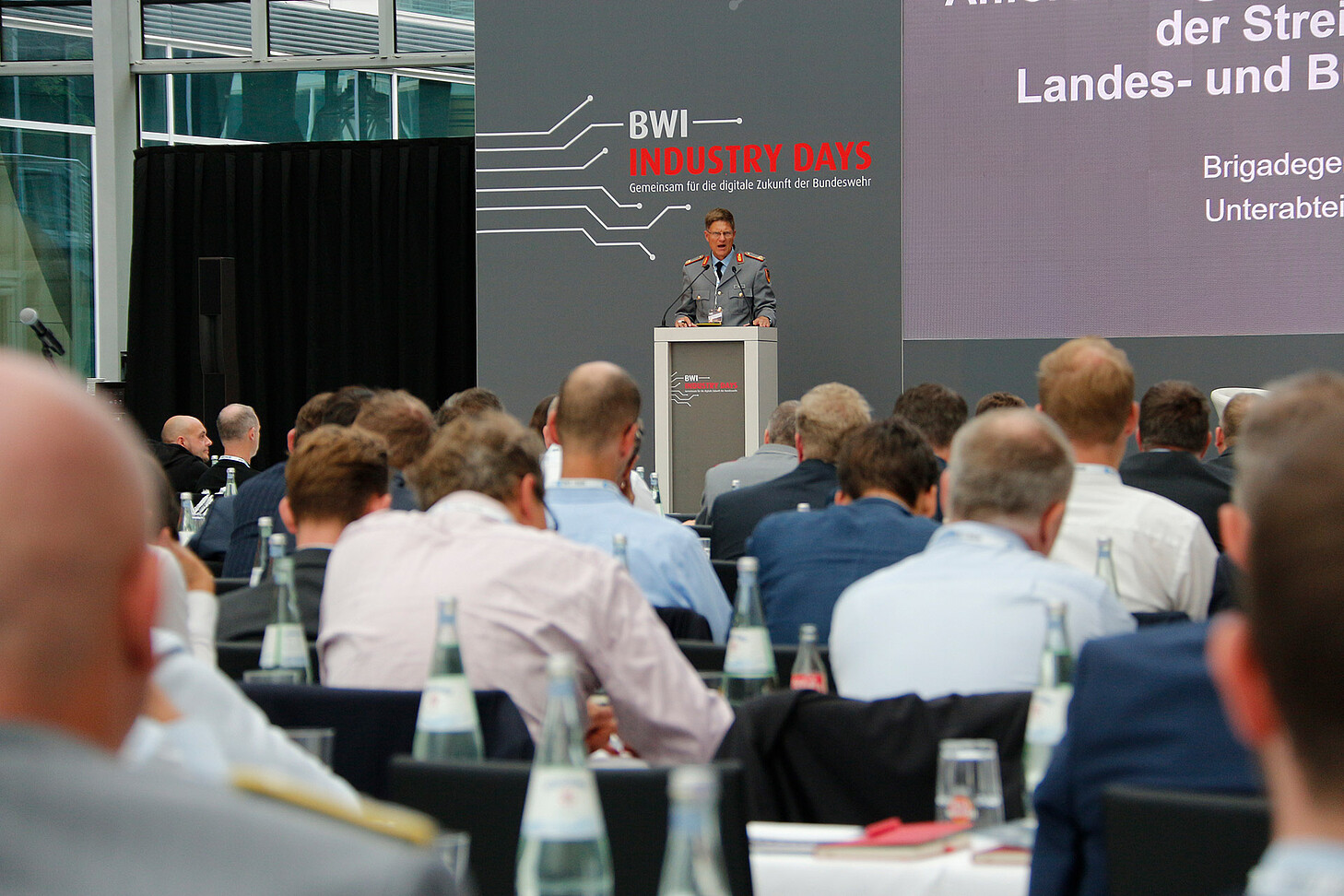 Referent Brigadegeneral Peter Mirow: „Die Streitkräfte digital vorbereiten“ © BWI GmbH