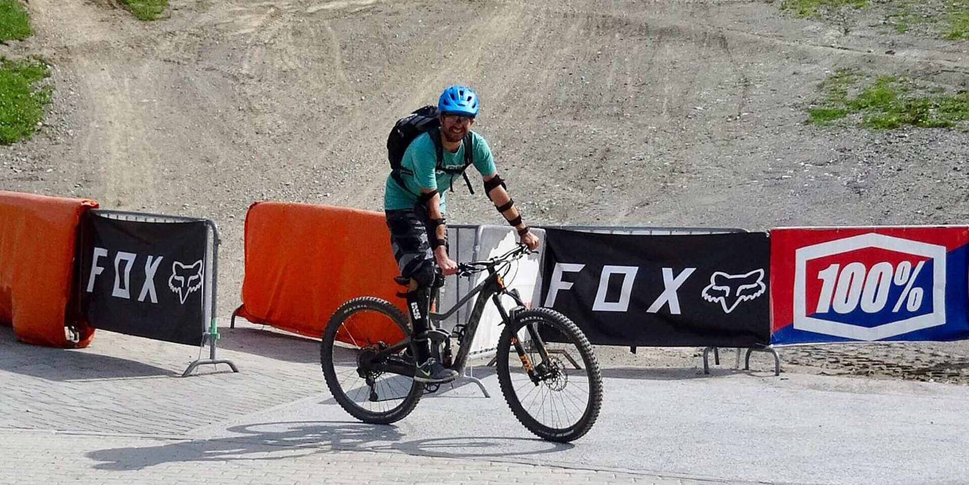 Das Leben findet nicht nur am Arbeitsplatz statt: Einen Ausgleich findet Frank Thelen zum Beispiel auf seinem Mountainbike, mit dem er gerne direkt vor der Haustür zu gemeinsamen Touren mit Freunden startet. © BWI GmbH