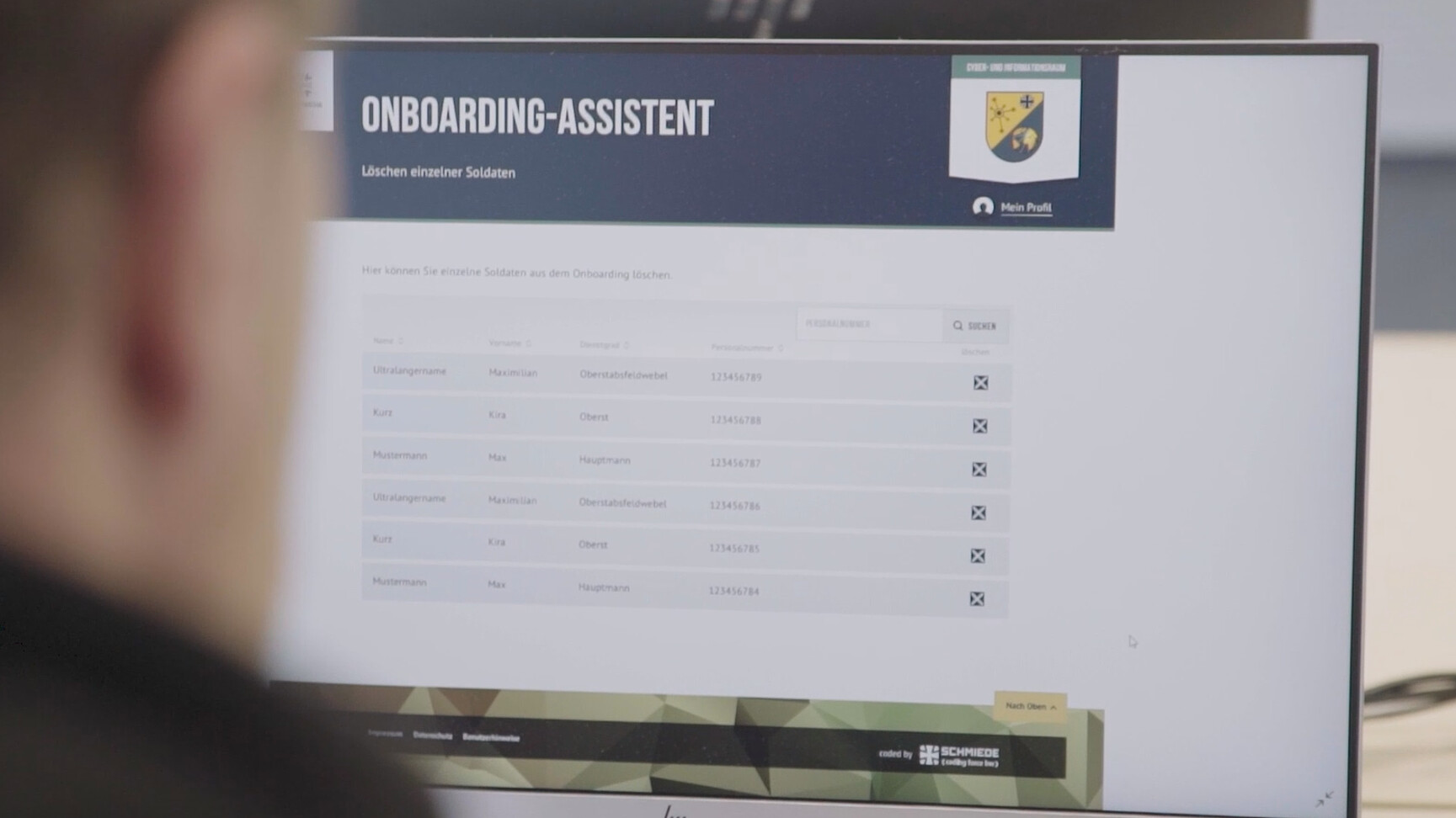 Computer auf dem die Applikation offen gezeigt wird