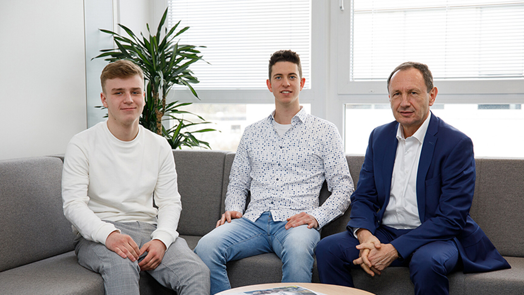 Ben Hennig und Paul Reithmann mit Geschäftsführer Frank Leidenberger (v.l.n.r.)