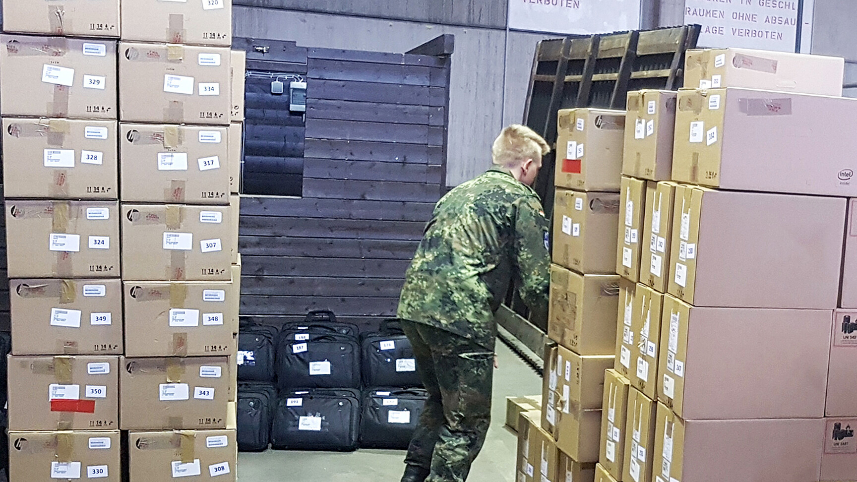 Soldat im Hardware Pool OST am Standort Holzdorf © Jan Griessel/Bundeswehr