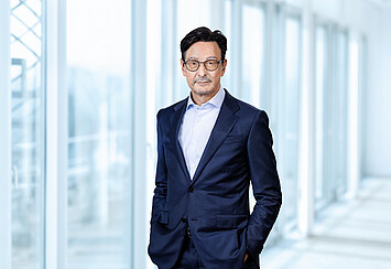 Dr. Bernhard Günther (CEO)