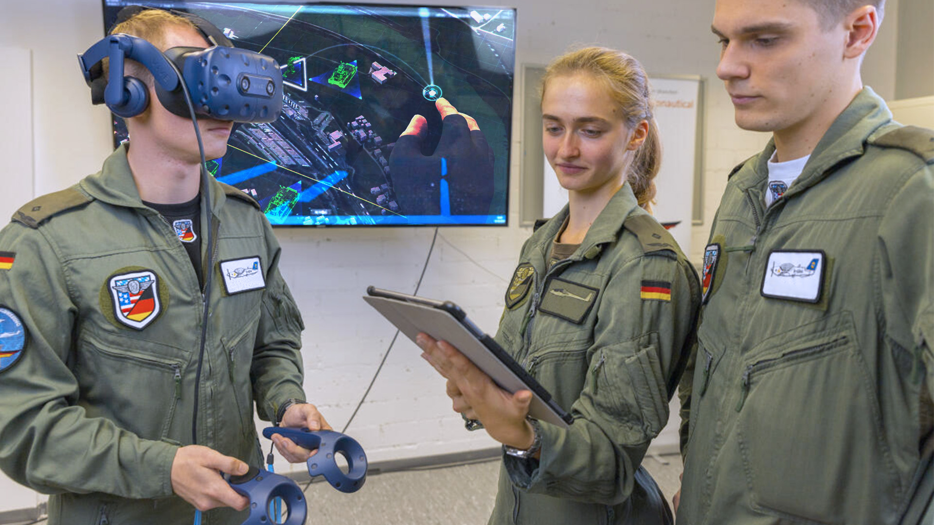 © Bundeswehr/Zielonka /BWI GmbH (m.)