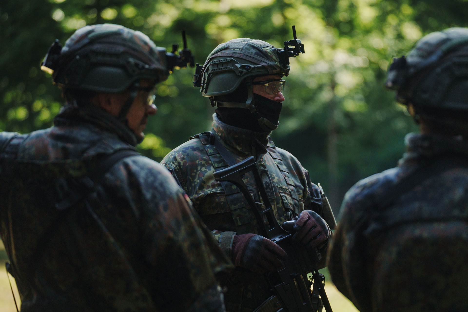 Bundeswehsoldaten in Flecktarn-Uniform bei der Großübung Gelber Merkur