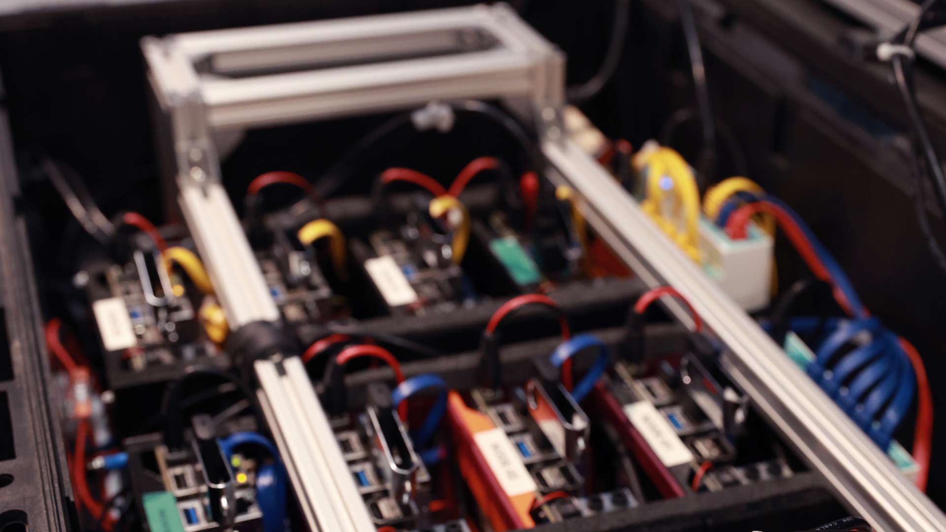 Geschützten Lager- und Transportbehälter mit einer Cloud-Installation