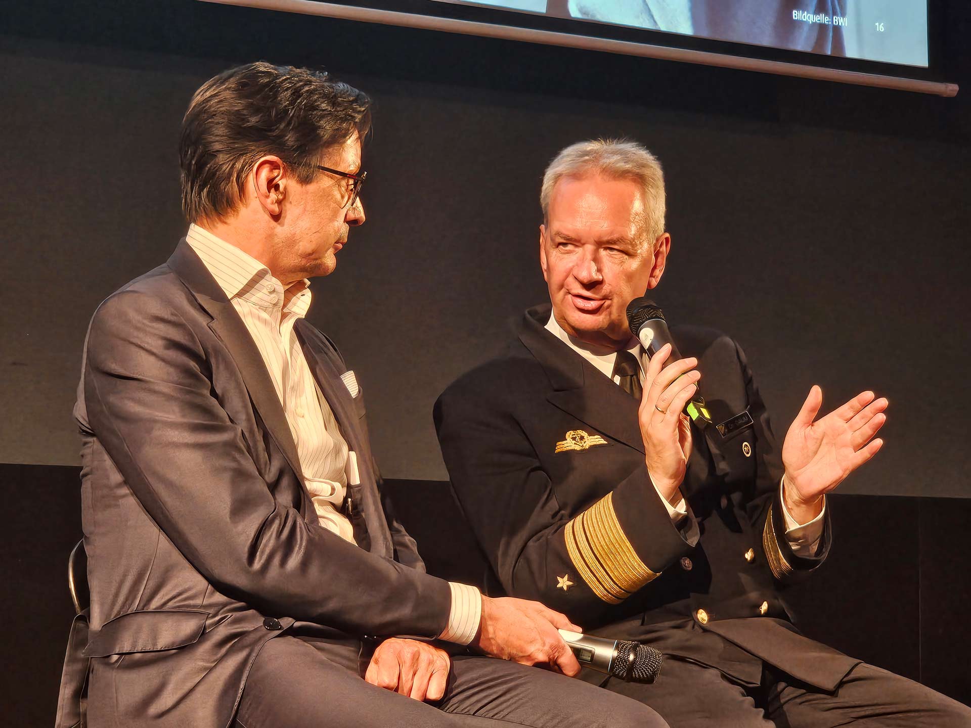 Vizeadmiral Dr. Thomas Daum, Inspekteur Cyber- und Informationsraum der Bundeswehr und CEO Bernhard Günther 