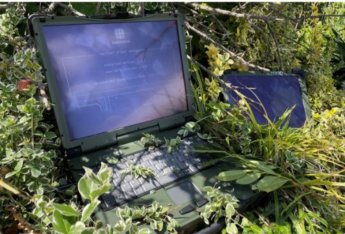Mobiles Endgerät, dass mit in den Einsatz kann in diesem fall in den Wald