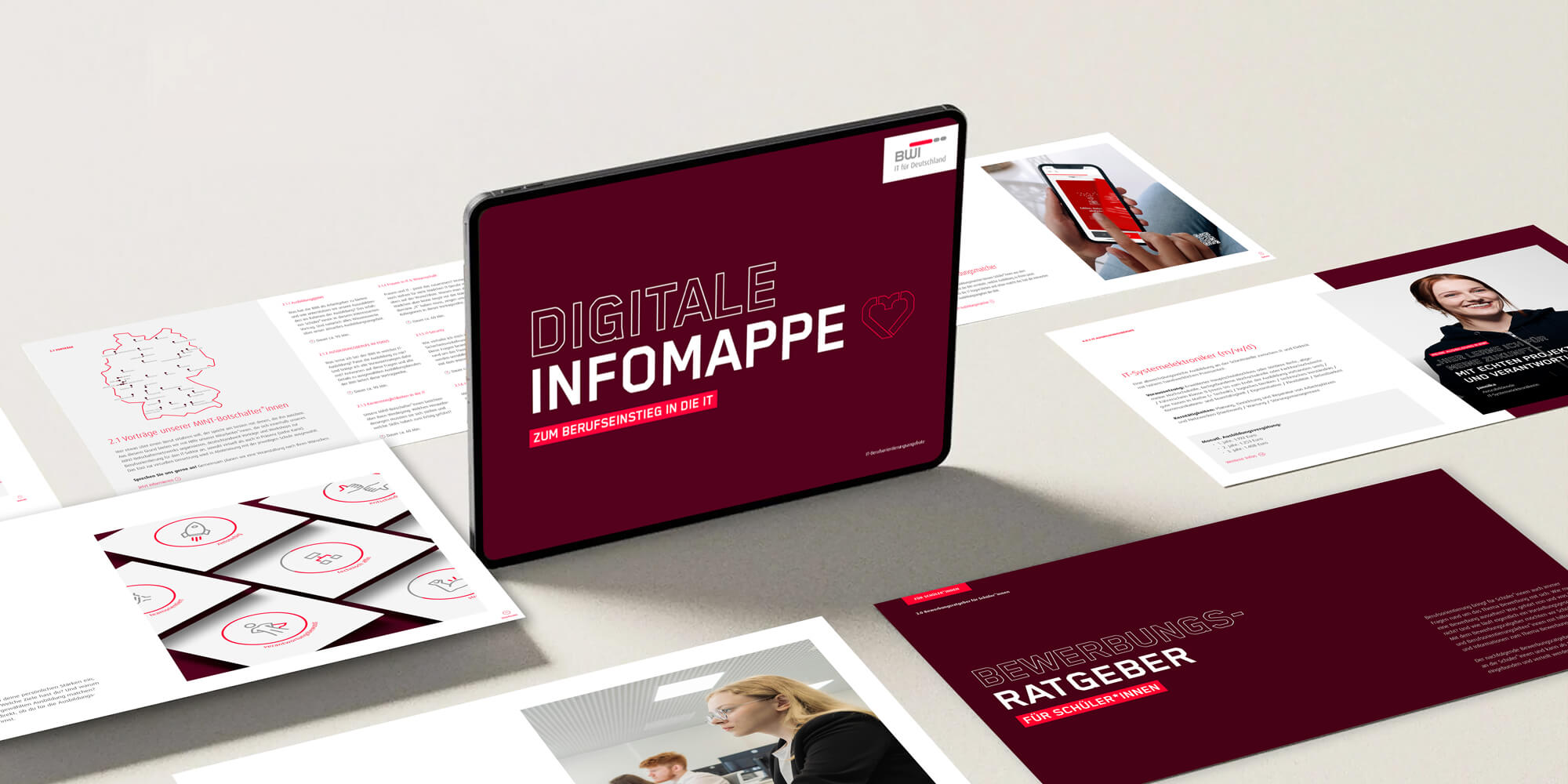 In einem Stockimage , wo ein tabelt die digitale Infomappe gezeigt wird und dann die Blätter und Inhalte in Papierform drumherum